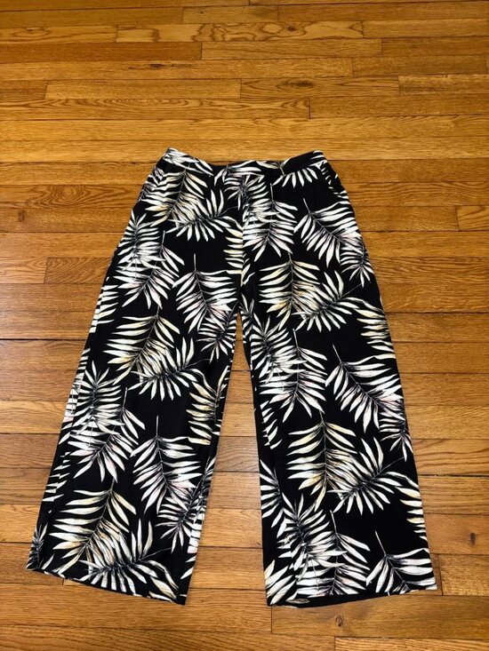 J. Jill Pants - J Jill Wearever Collection Wide Leg Pull On Cropped Floral Pants Small Petite